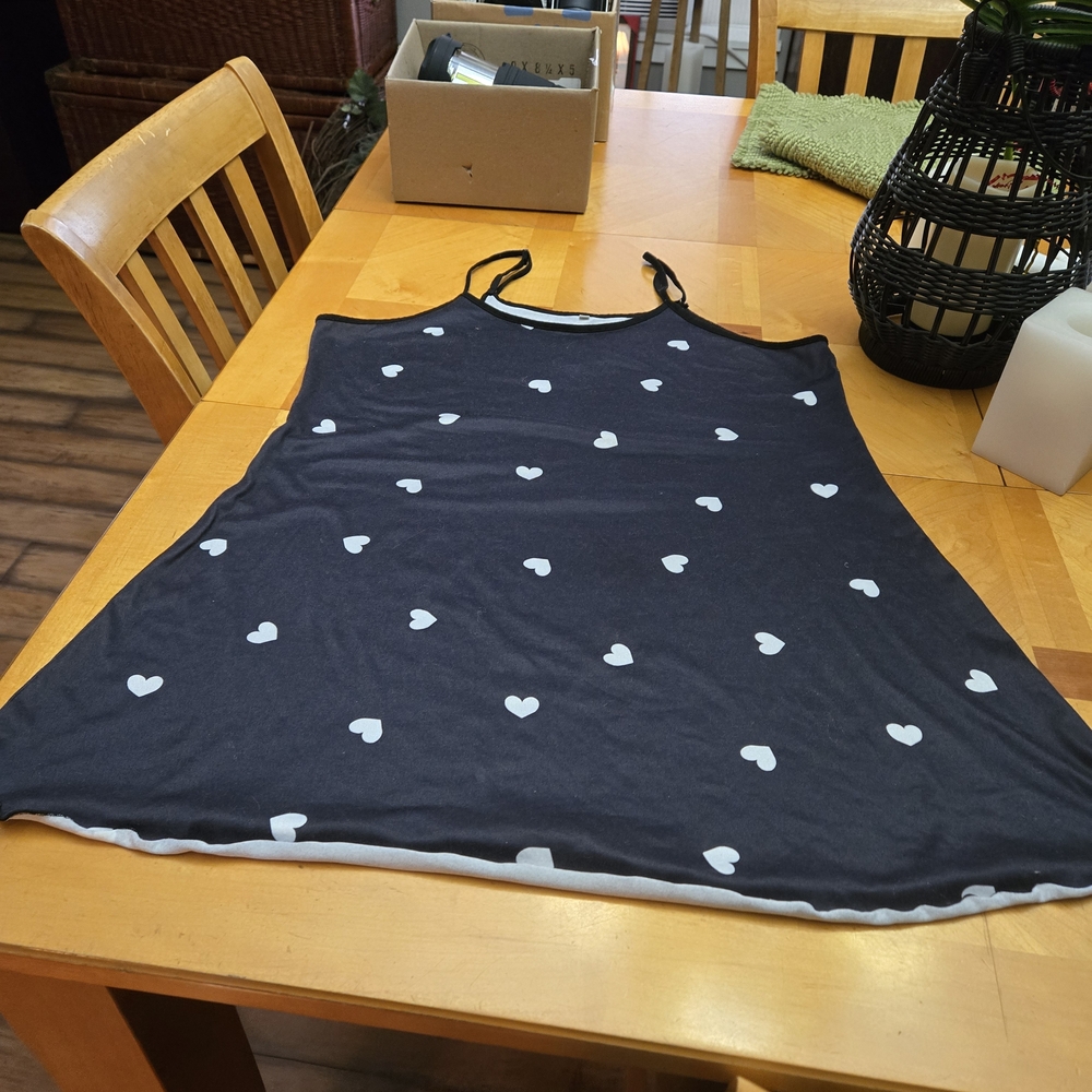 Charming Heart Print Chemise in Black